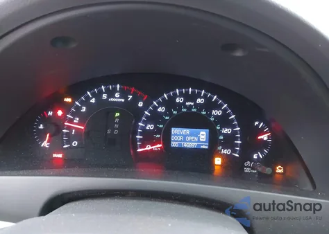 2010 Toyota Camry Xle z USA, uszkodzony, nr VIN 4T1BF3EK8AU063937